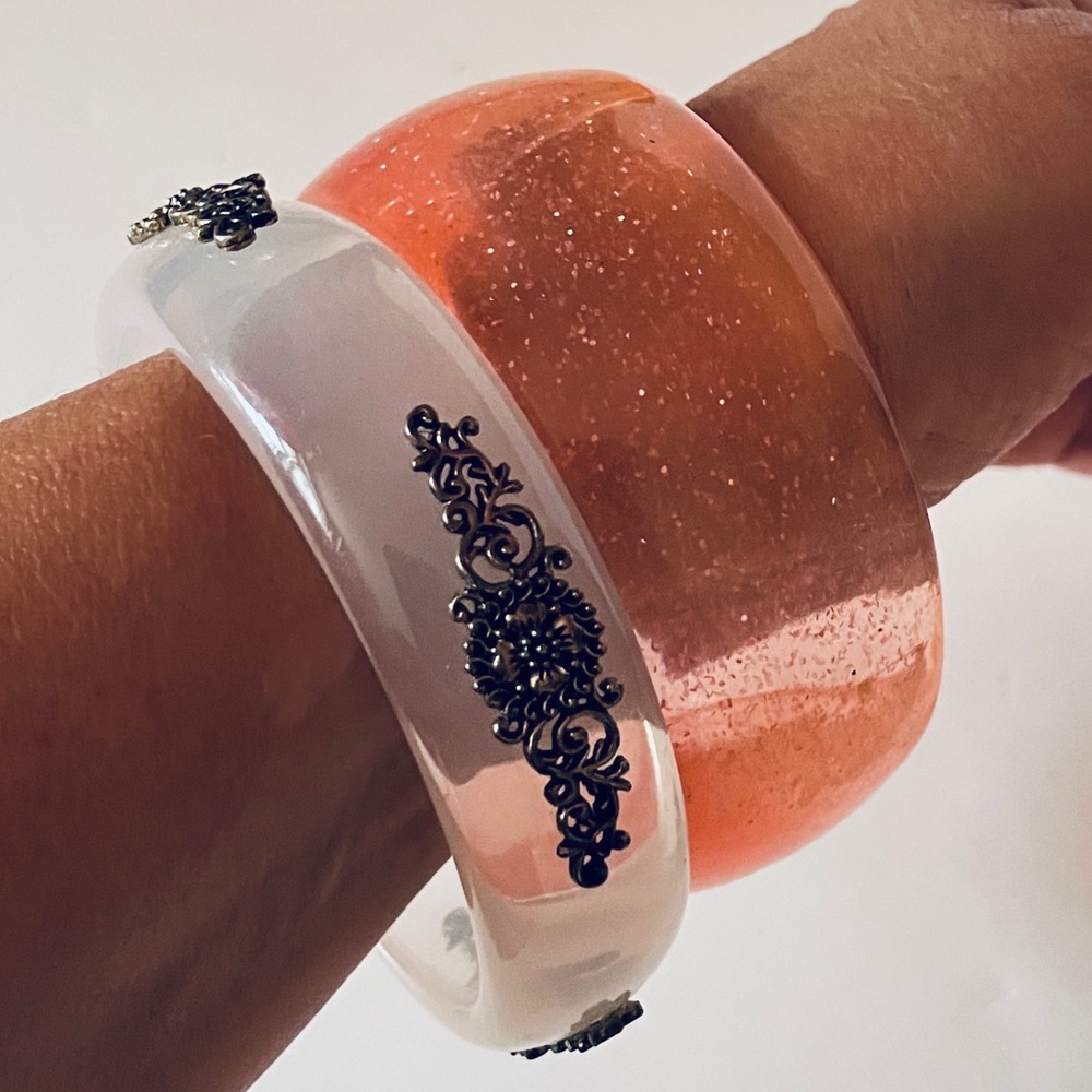 Set of 2 vintage Bangle Bracelet lucite sparkle